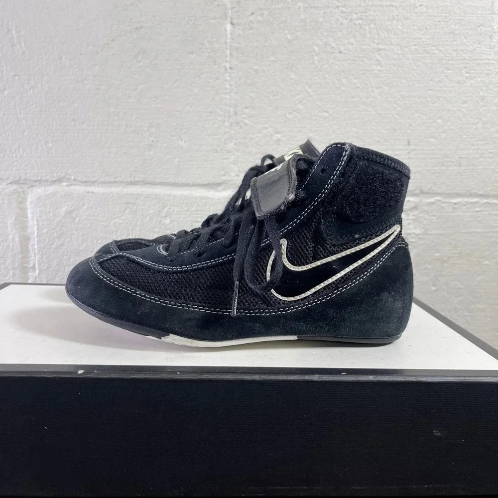 Nike Speedsweep VII GS Wrestling Shoes 366684-001 Black White Boys Size 3 Y